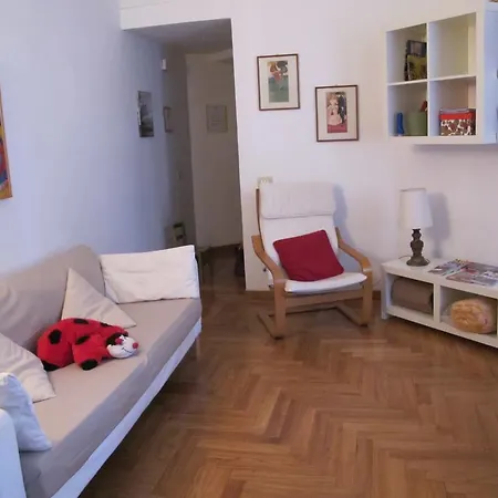 Ladybug House Apartment